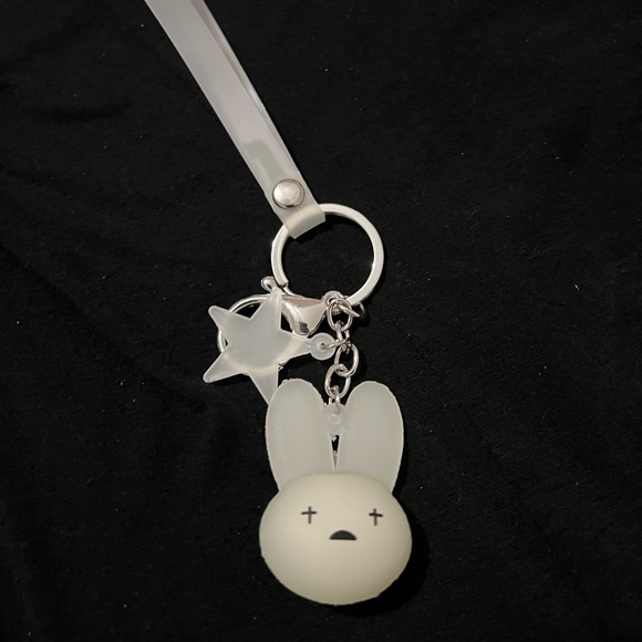 Bad Bunny Keychain - Picture 2 of 3